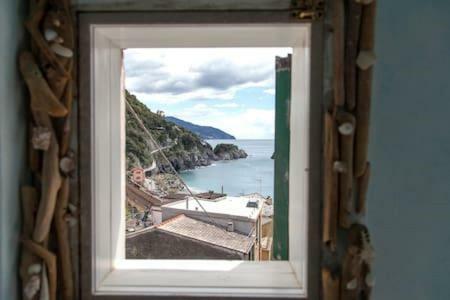 Apt. With An Exciting View Монтероссо-аль-Маре Екстер'єр фото